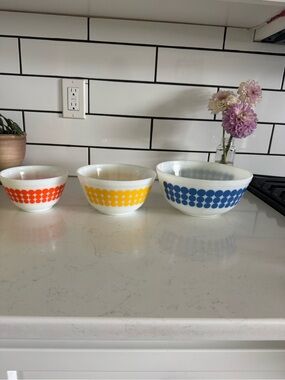Vintage PYREX Polka Dot Nesting Mixing Bowl Set of 3 401-402-403